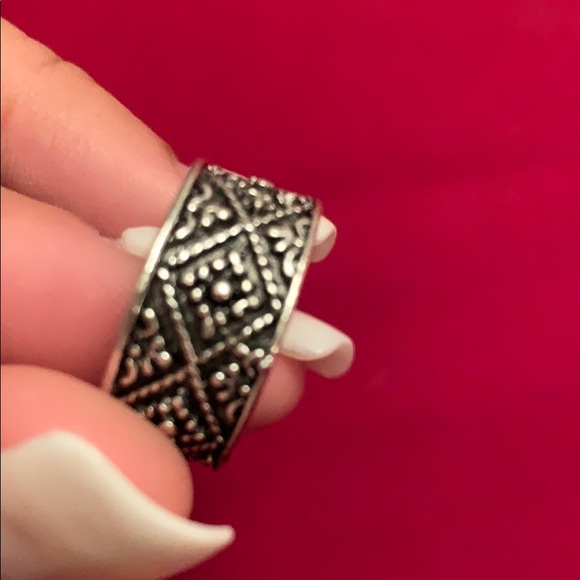 Crossed Pattern Ring - Picture 3 of 3